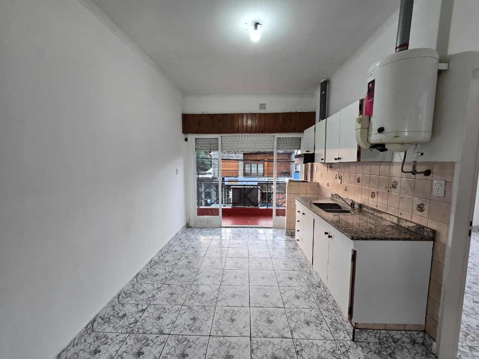 ALQUILER DE DEPARTAMENTO 3 AMBIENTES SOBRE AVENIDA BVARD. BS. AS. - MONTE GRANDE