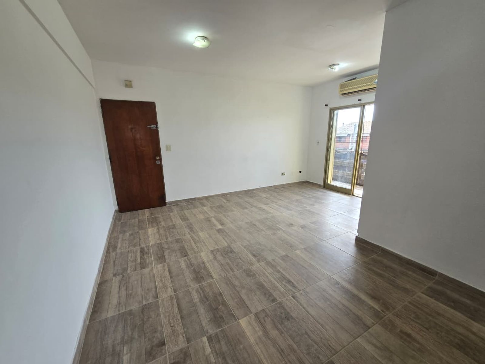 ALQUILER DE DEPARTAMENTO 3 AMBIENTES EN BARRIO COCA COLA - MONTE GRANDE - SOBRE AV. R. SANTAMARINA