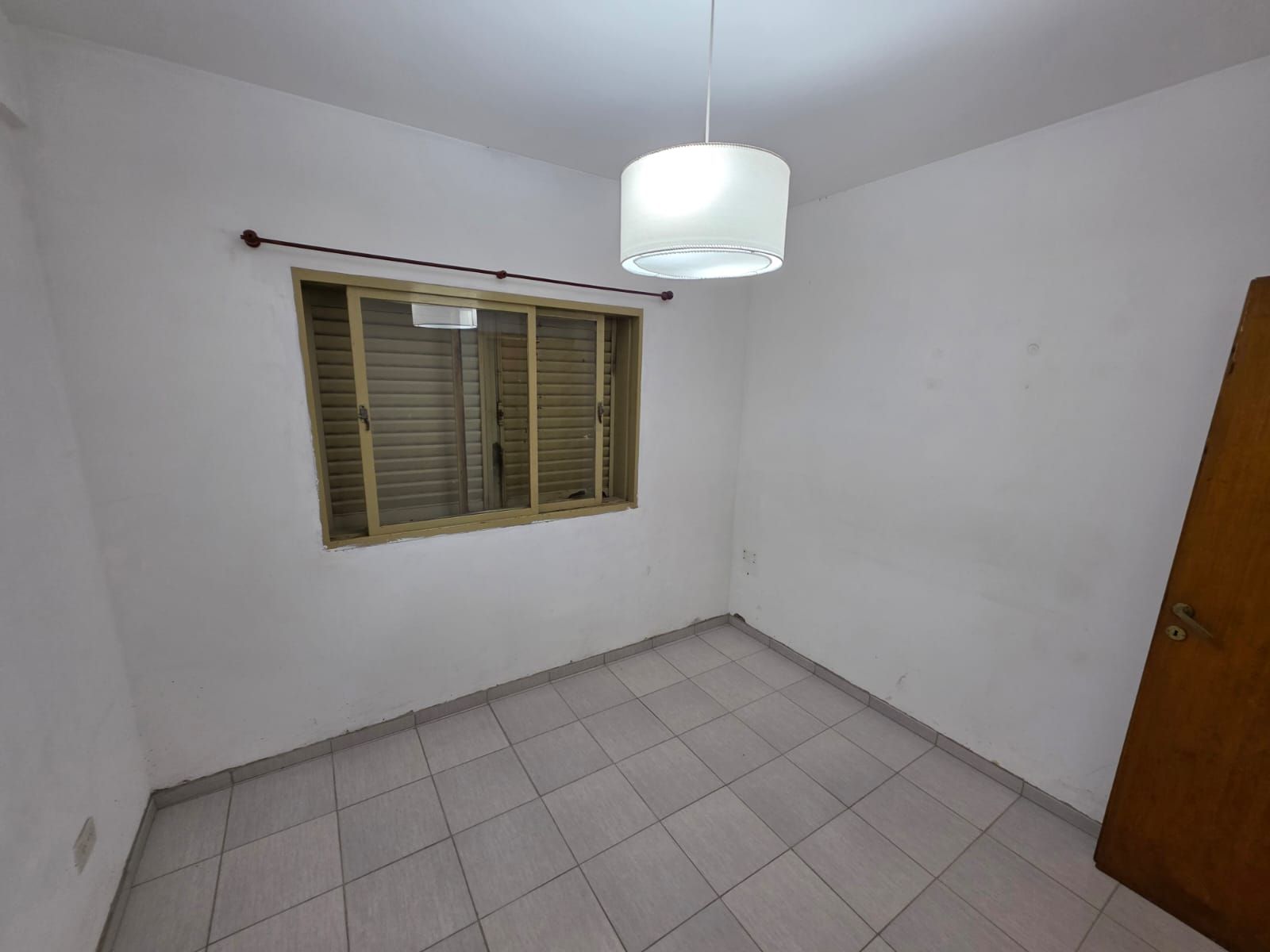 ALQUILER DE DEPARTAMENTO 3 AMBIENTES EN BARRIO COCA COLA - MONTE GRANDE - SOBRE AV. R. SANTAMARINA