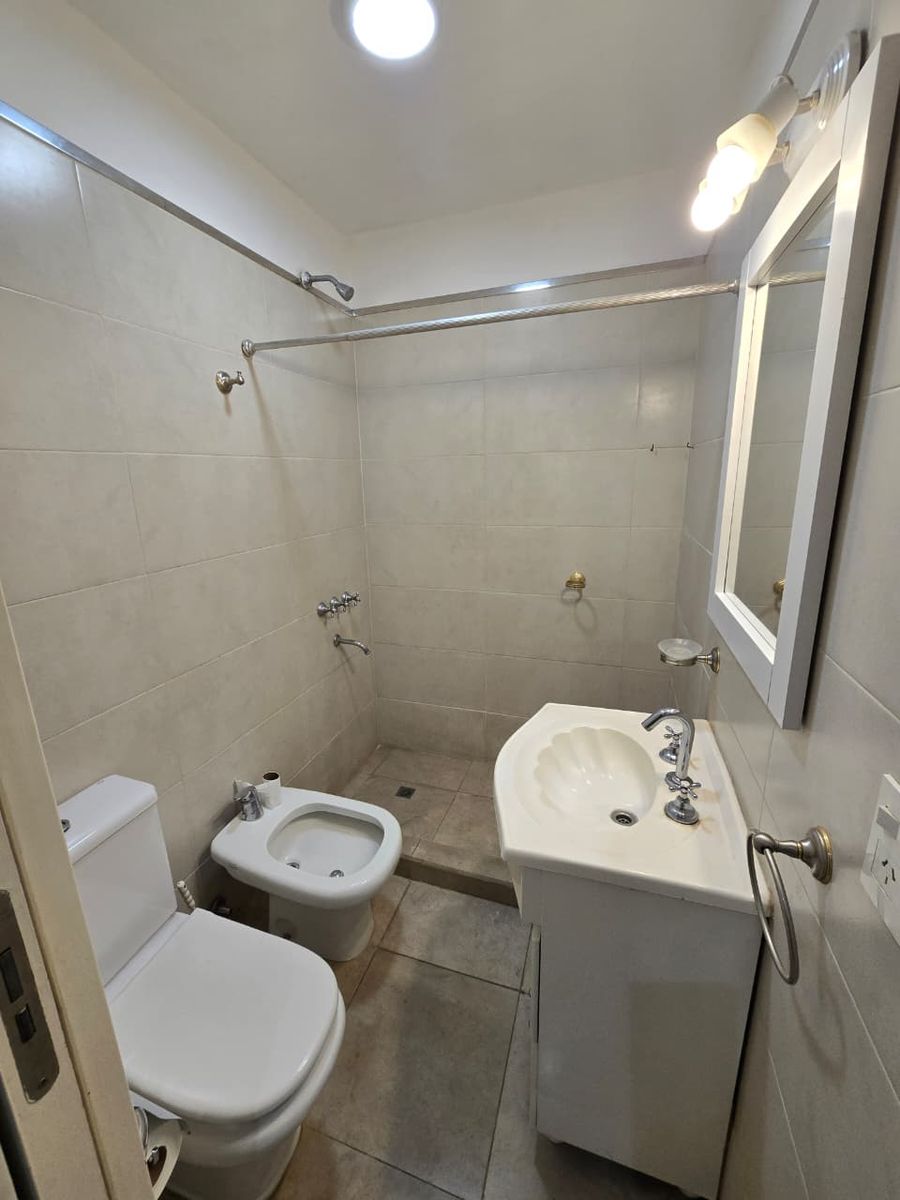 VENTA DE DEPARTAMENTO 2 AMBIENTES CON COCHERA - APTO CRÉDITO HIPOTECARIO