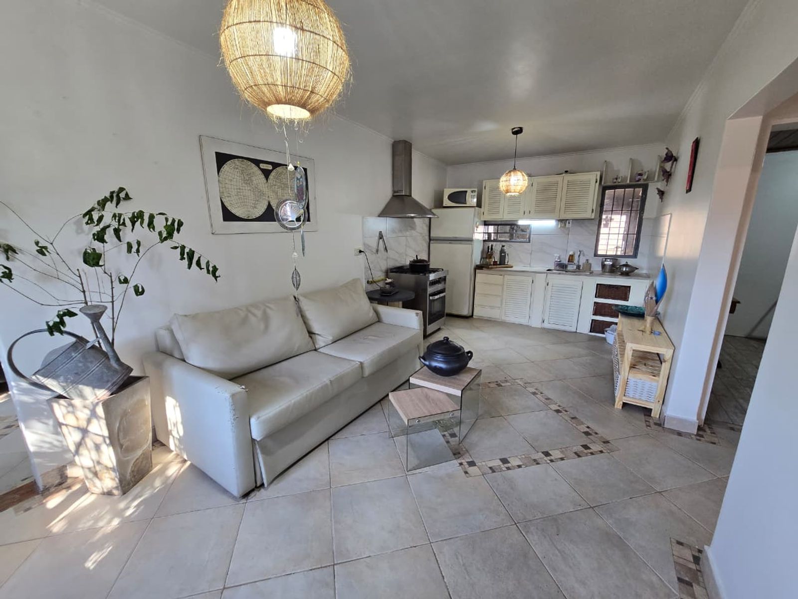 VENTA DE CASA 4 AMBIENTES EN MONTE GRANDE - EN ESQUINA