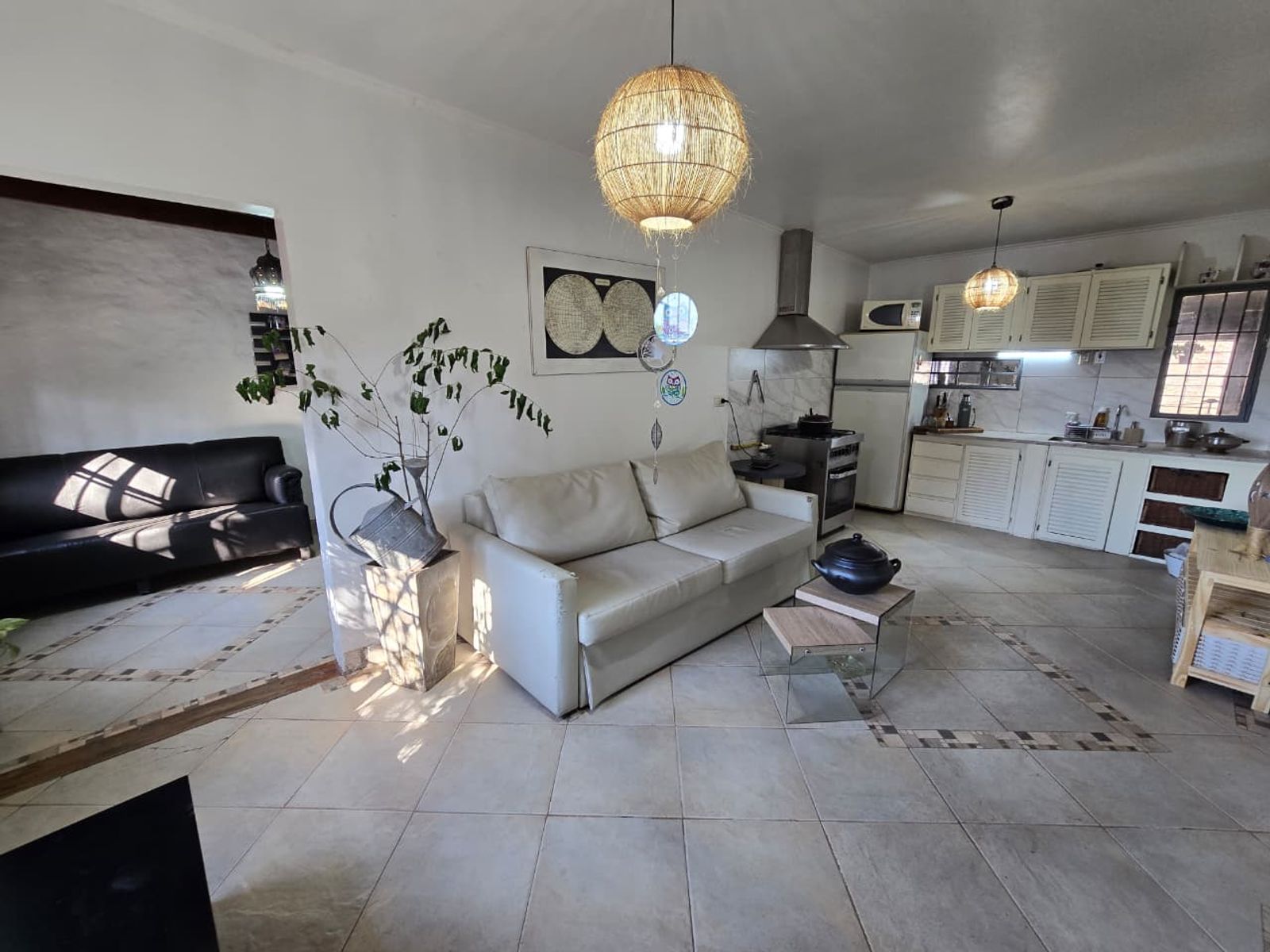 VENTA DE CASA 4 AMBIENTES EN MONTE GRANDE - EN ESQUINA