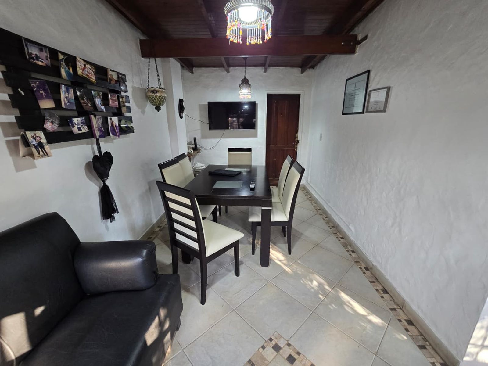 VENTA DE CASA 4 AMBIENTES EN MONTE GRANDE - EN ESQUINA