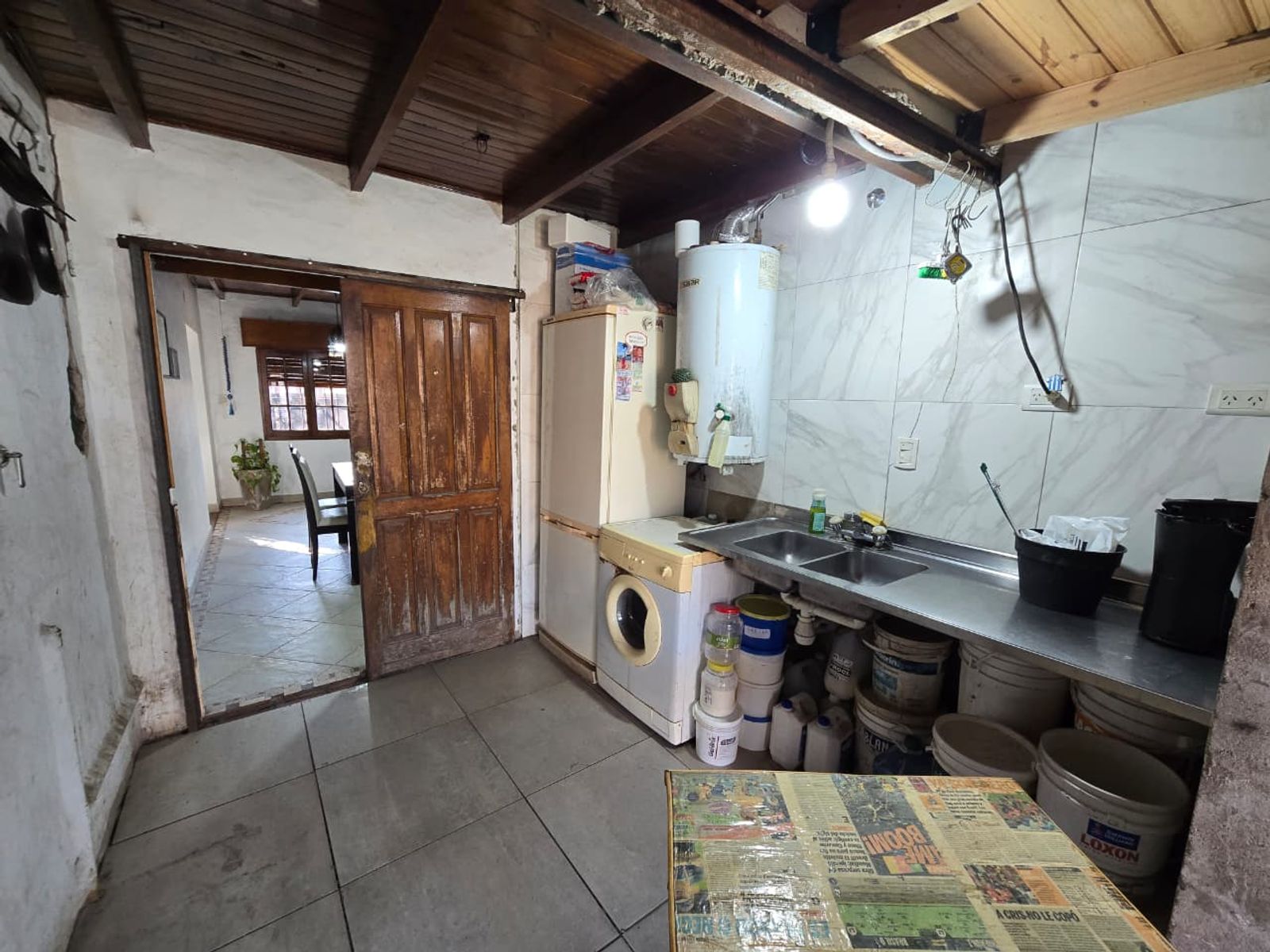 VENTA DE CASA 4 AMBIENTES EN MONTE GRANDE - EN ESQUINA