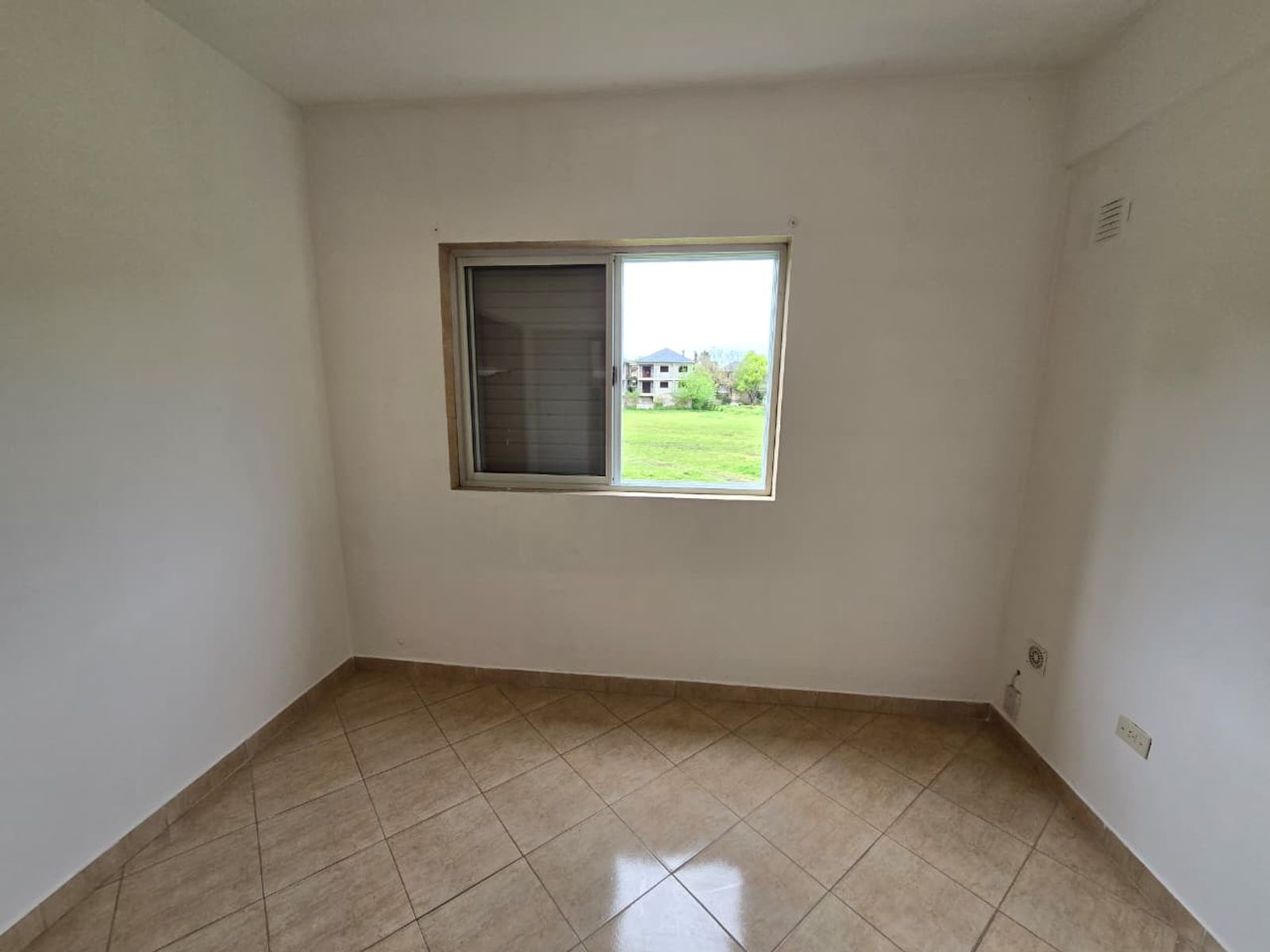 VENTA DE DEPARTAMENTO 3 AMBIENTES EN COMPLEJO DOCENLOM III - EL JAGÜEL