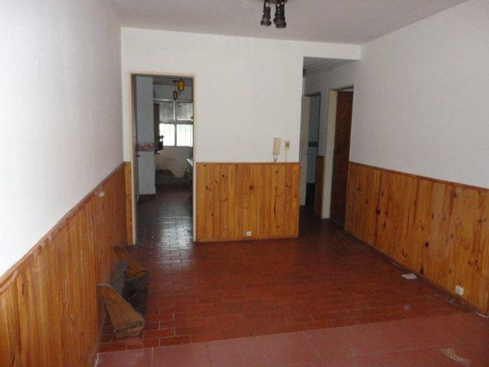 VENTA DE DEPARTAMENTO 3 AMBIENTES EN PLANTA BAJA - BARRIO COCA COLA - SOBRE AVENIDA