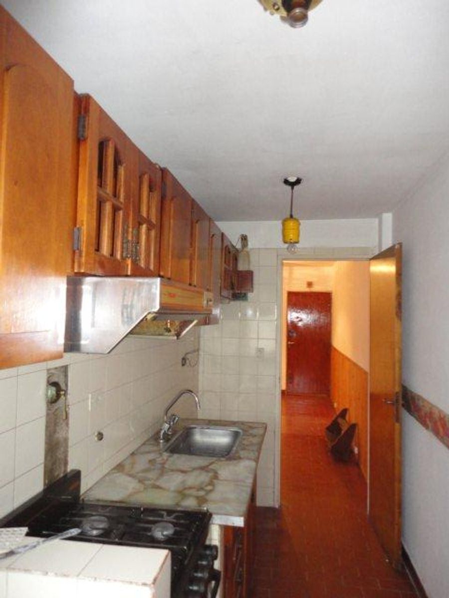 VENTA DE DEPARTAMENTO 3 AMBIENTES EN PLANTA BAJA - BARRIO COCA COLA - SOBRE AVENIDA
