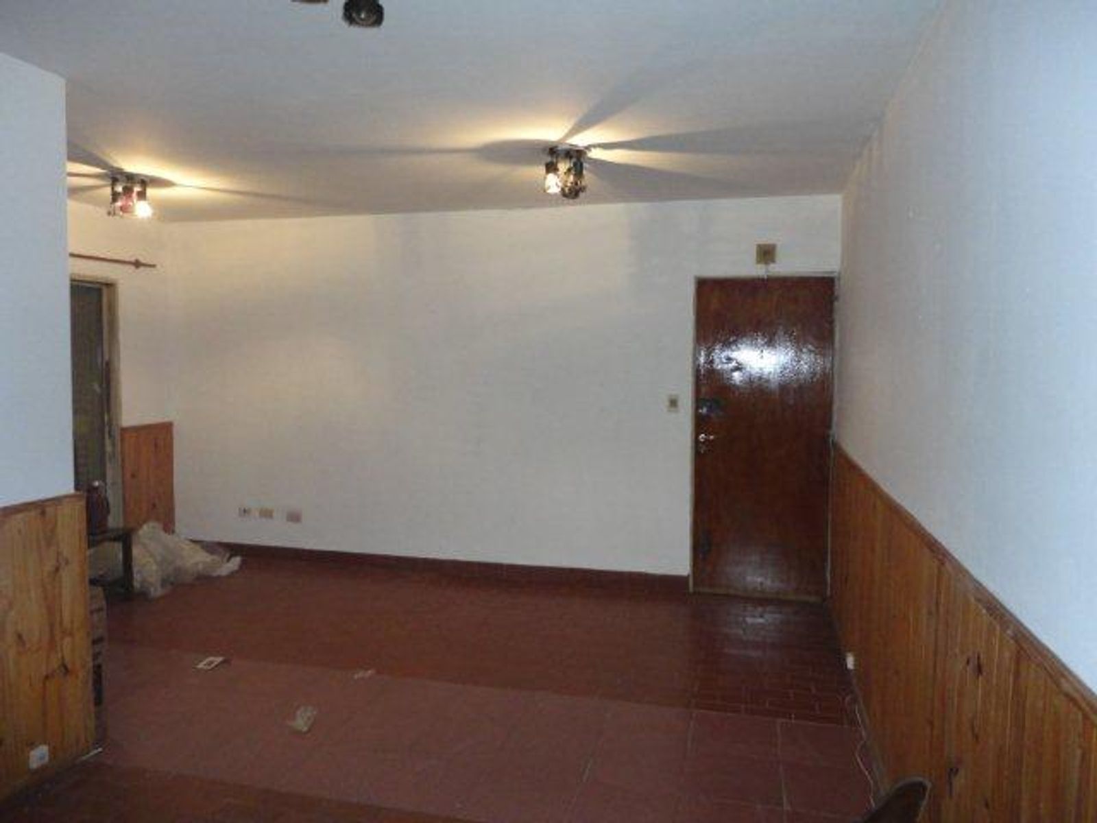 VENTA DE DEPARTAMENTO 3 AMBIENTES EN PLANTA BAJA - BARRIO COCA COLA - SOBRE AVENIDA