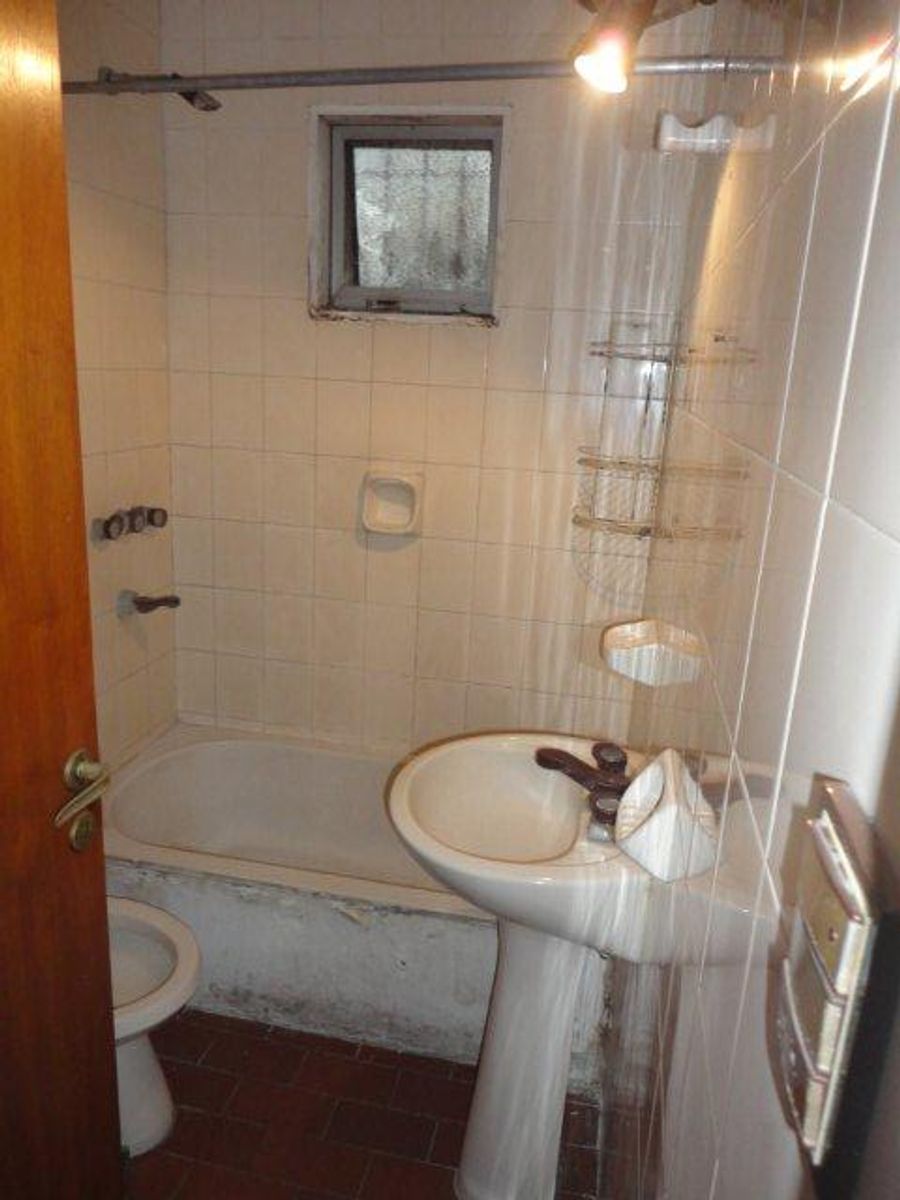 VENTA DE DEPARTAMENTO 3 AMBIENTES EN PLANTA BAJA - BARRIO COCA COLA - SOBRE AVENIDA