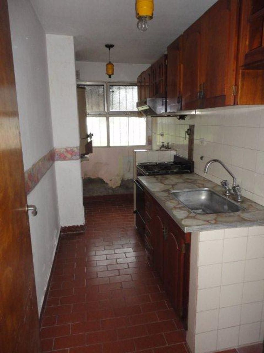 VENTA DE DEPARTAMENTO 3 AMBIENTES EN PLANTA BAJA - BARRIO COCA COLA - SOBRE AVENIDA
