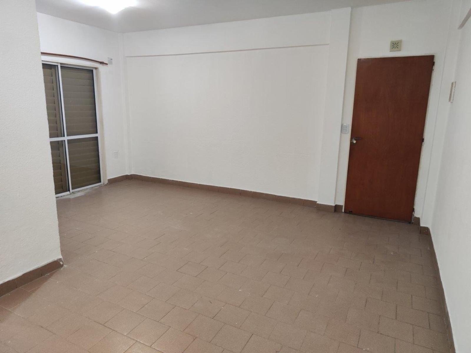 VENTA DE EXCELENTE DEPARTAMENTO 3 AMBIENTES EN PLANTA BAJA - BARRIO COCA COLA - MONTE GRANDE