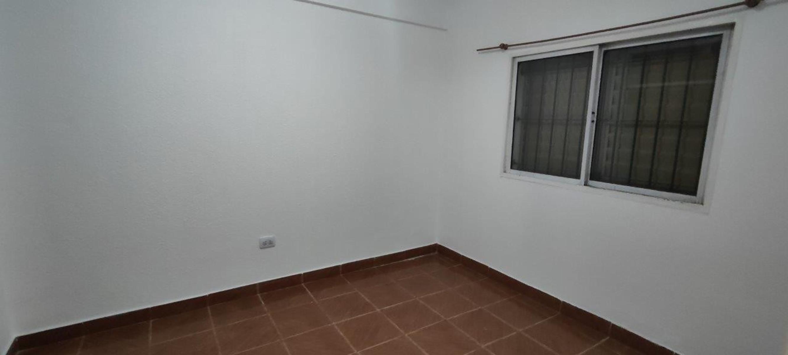 VENTA DE EXCELENTE DEPARTAMENTO 3 AMBIENTES EN PLANTA BAJA - BARRIO COCA COLA - MONTE GRANDE