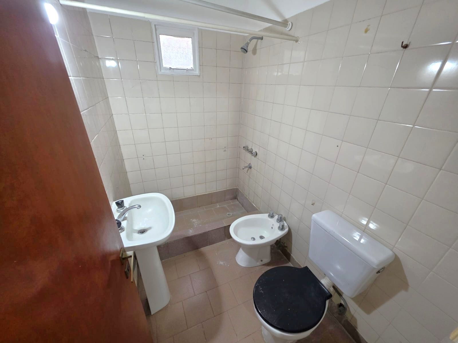 ALQUILER DE DEPARTAMENTO 3 AMBIENTES EN PLANTA BAJA - BARRIO COCA COLA - MONTE GRANDE