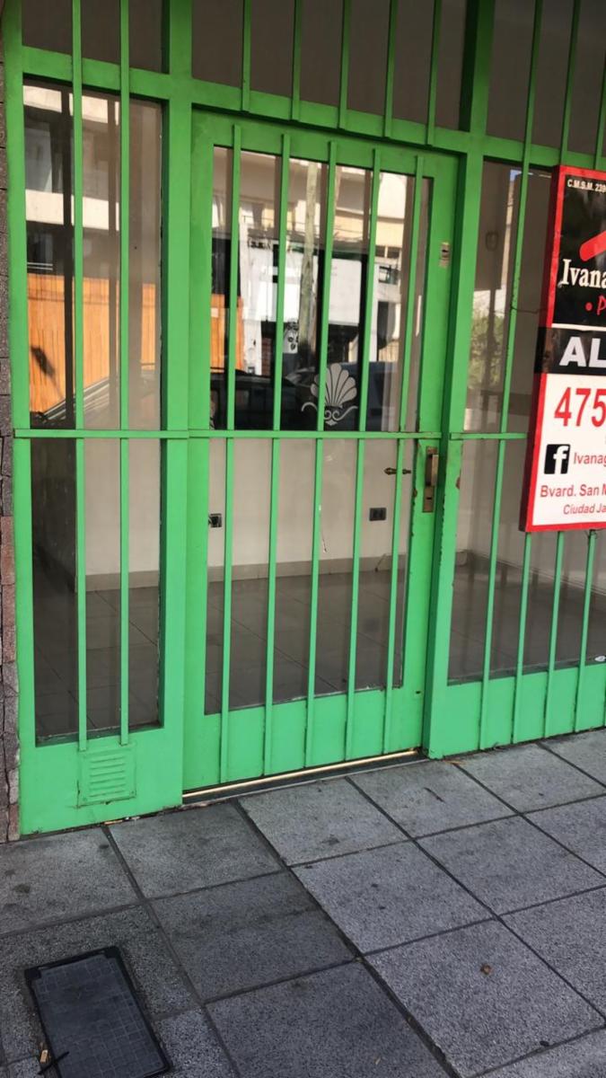 EXCELENTE LOCAL OFICINAS CASTELAR $16.000
