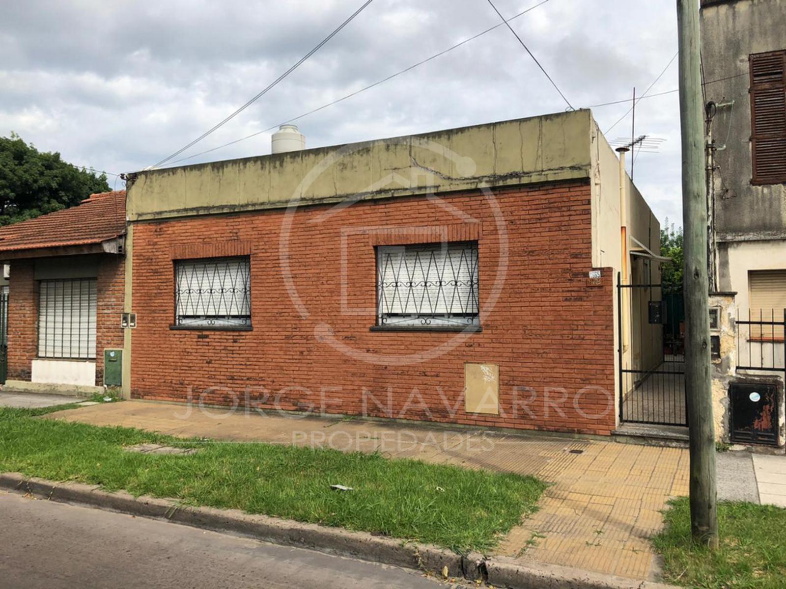 Muy Buena Casa Sobre Lote de 9.16x27.37 - Witcomb 1600 - Villa Ballester