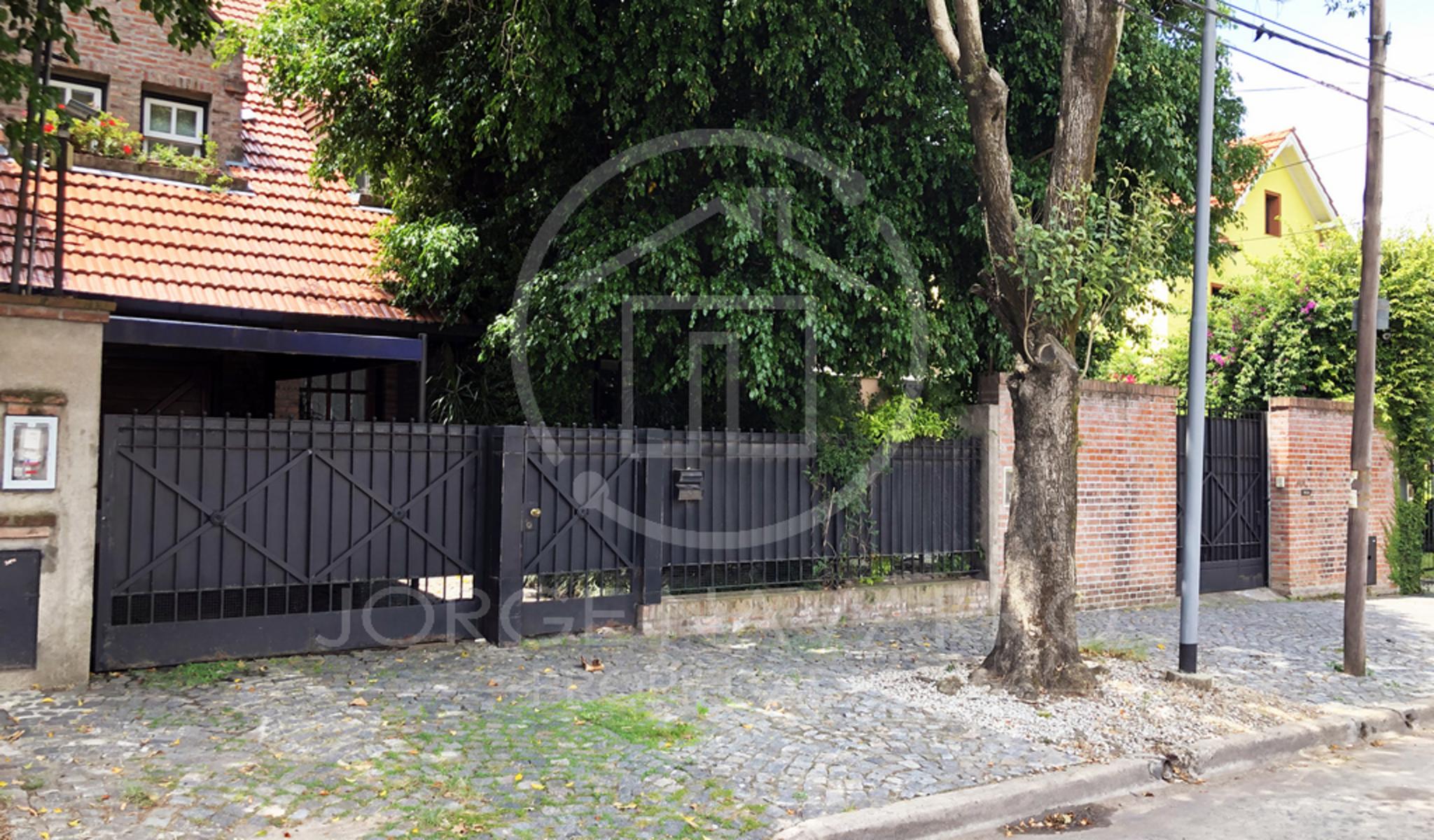 Importante Chalet de 5 Ambientes - Pozos 4400 - Villa Ballester - San Martín