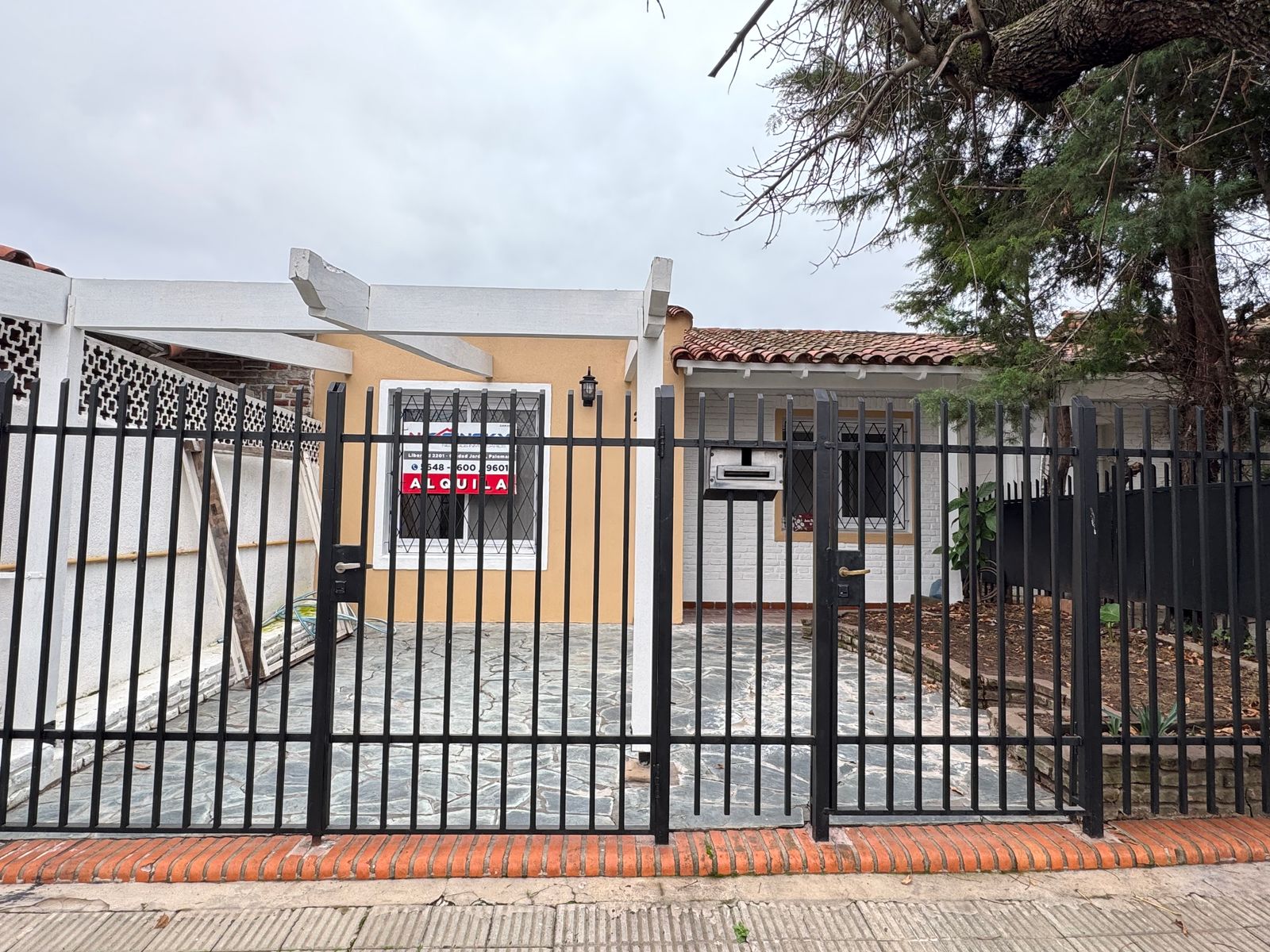 CASA EN CIUDAD JARDIN ALQUILER