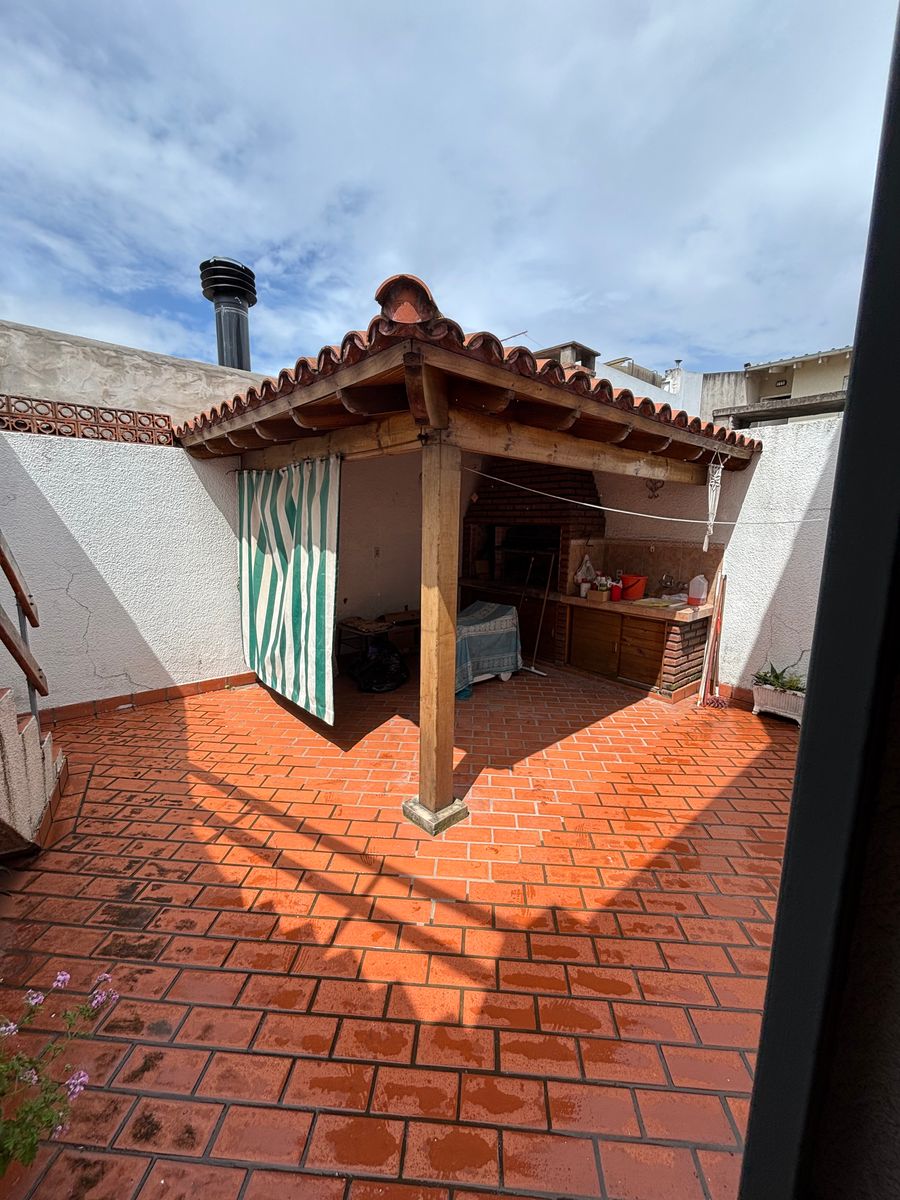 EXCELENTE CHALET EN CIUDAD JARDIN