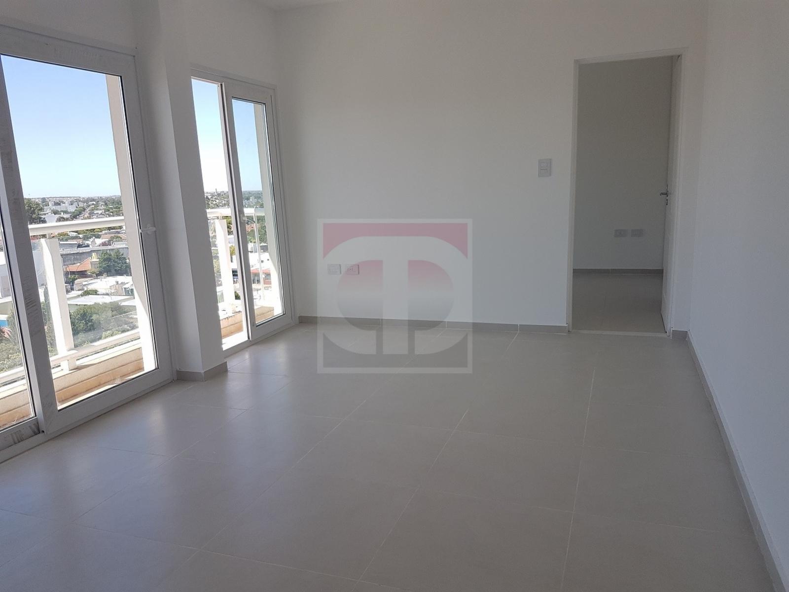 Venta departamento 1 dormitorio - 2 baños, edificio Don Bosco