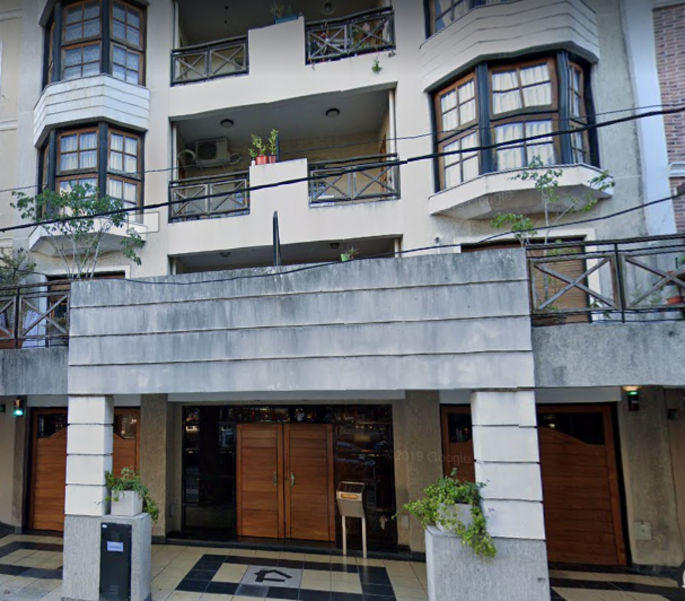 Alquiler de departamento de dos ambientes con cochera en Adrogué