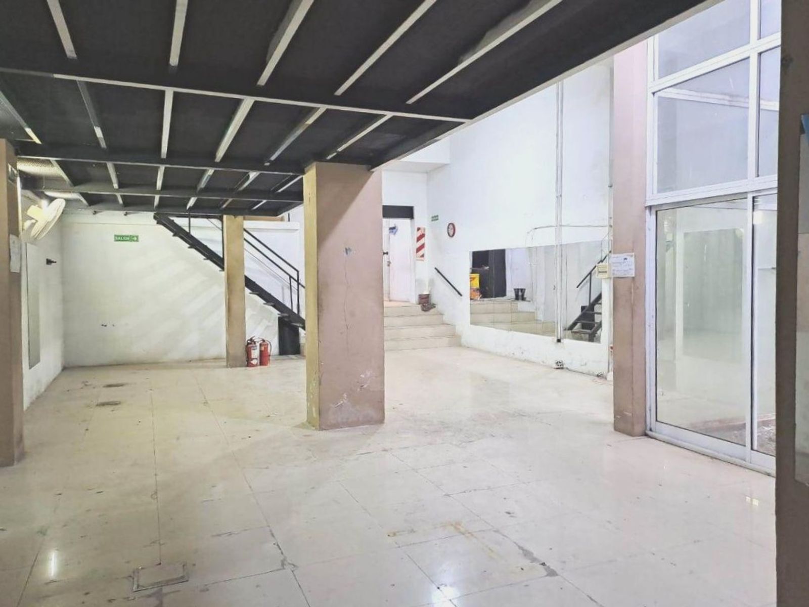 Edificio Comercial con Gran Potencial Constructivo