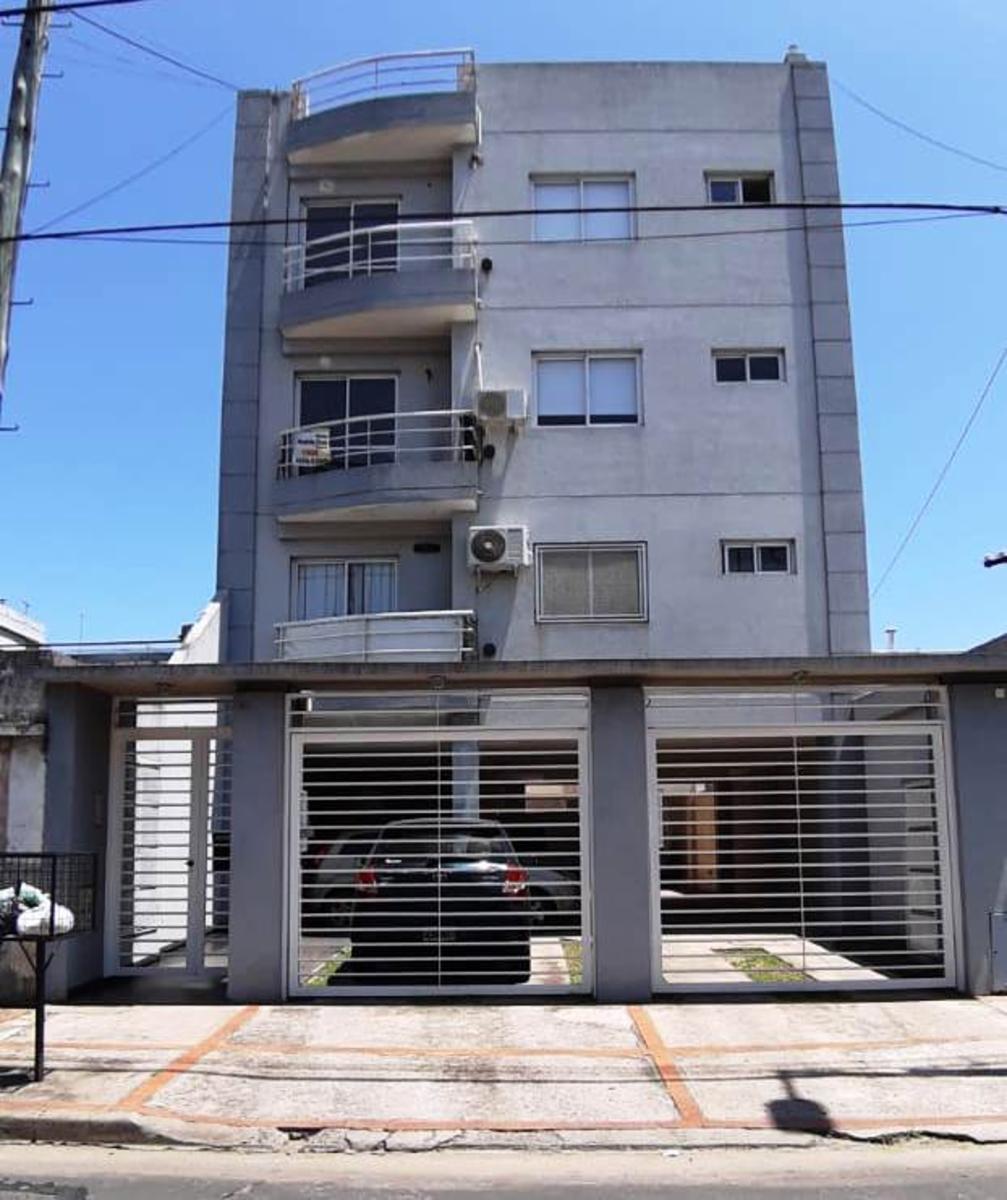 DEPARTAMENTO AL CONTRAFRENTE CON COCHERA EN VILLA SARMIENTO DE 2 AMBIENTES.