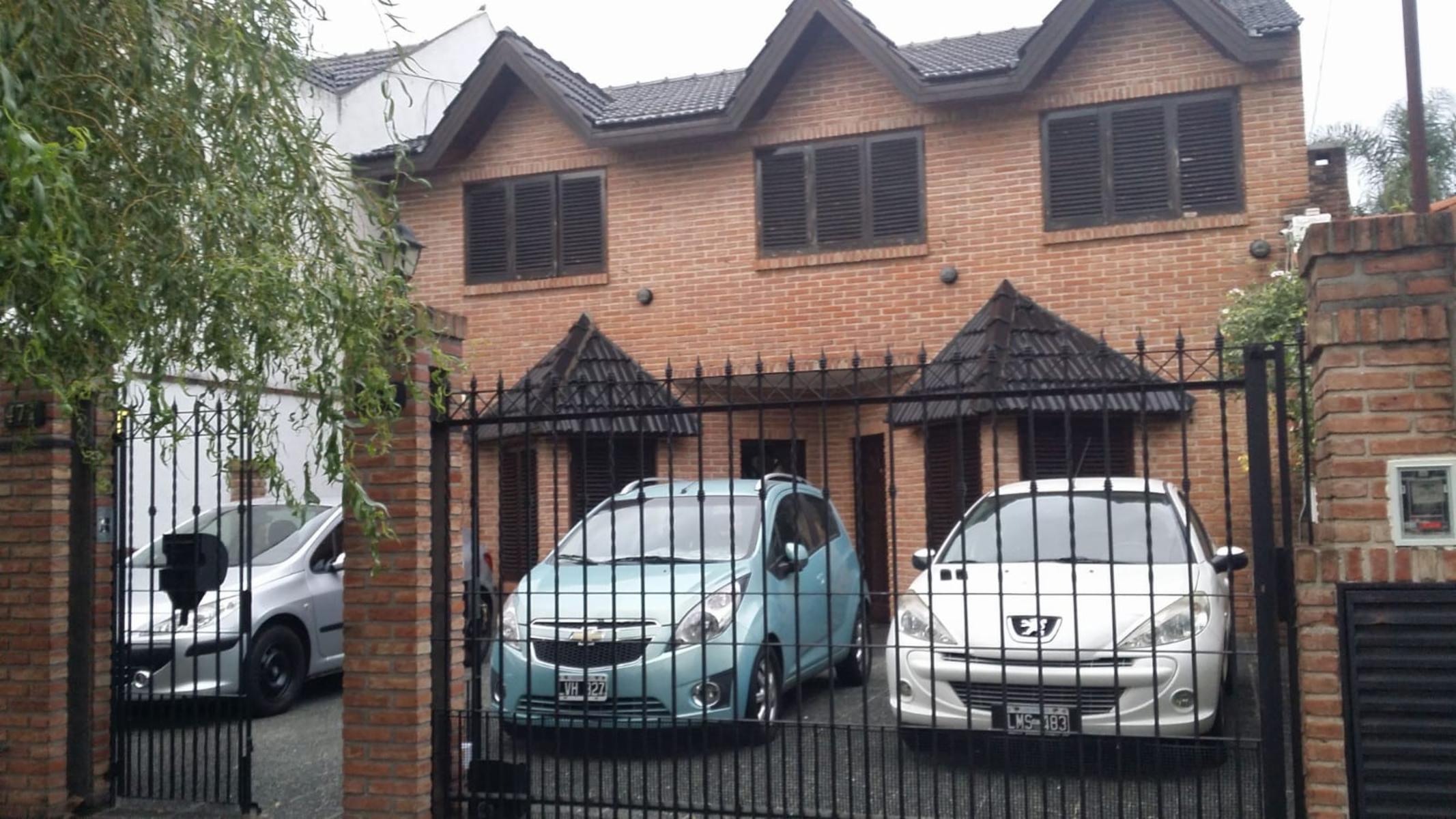 GRAN DUPLEX DE 4 AMBIENTES EN HAEDO SUR. VENTA