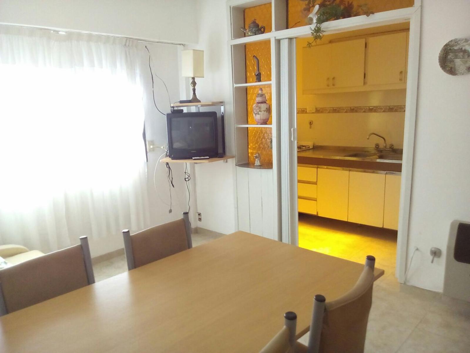 Departamento 2 ambientes , céntrico  con cochera