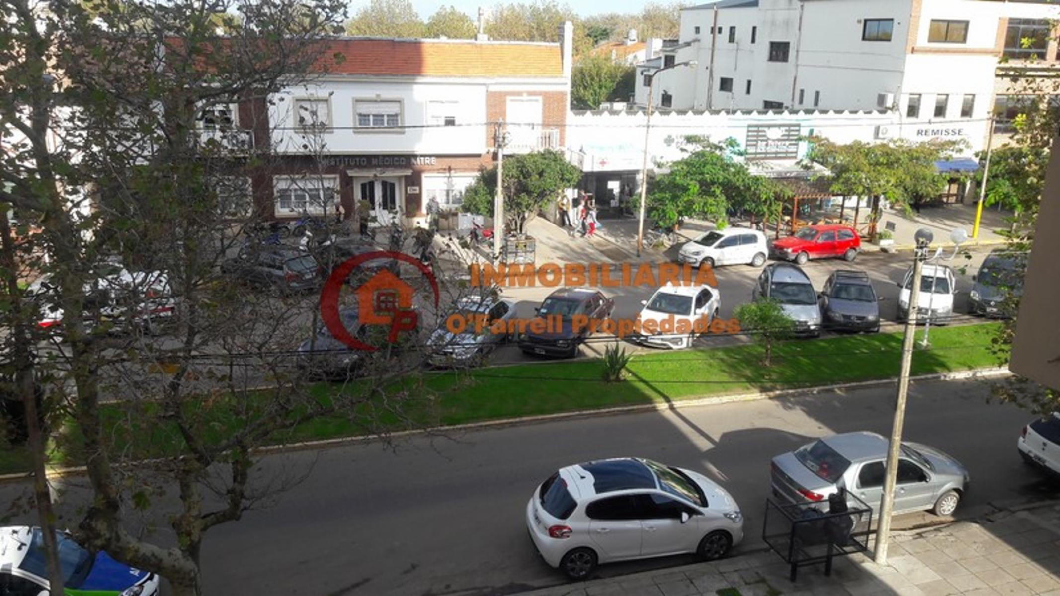 (VENTA 190) 2 Ambientes a la calle sobre Av. Mitre - Miramar. Departamento en Venta.