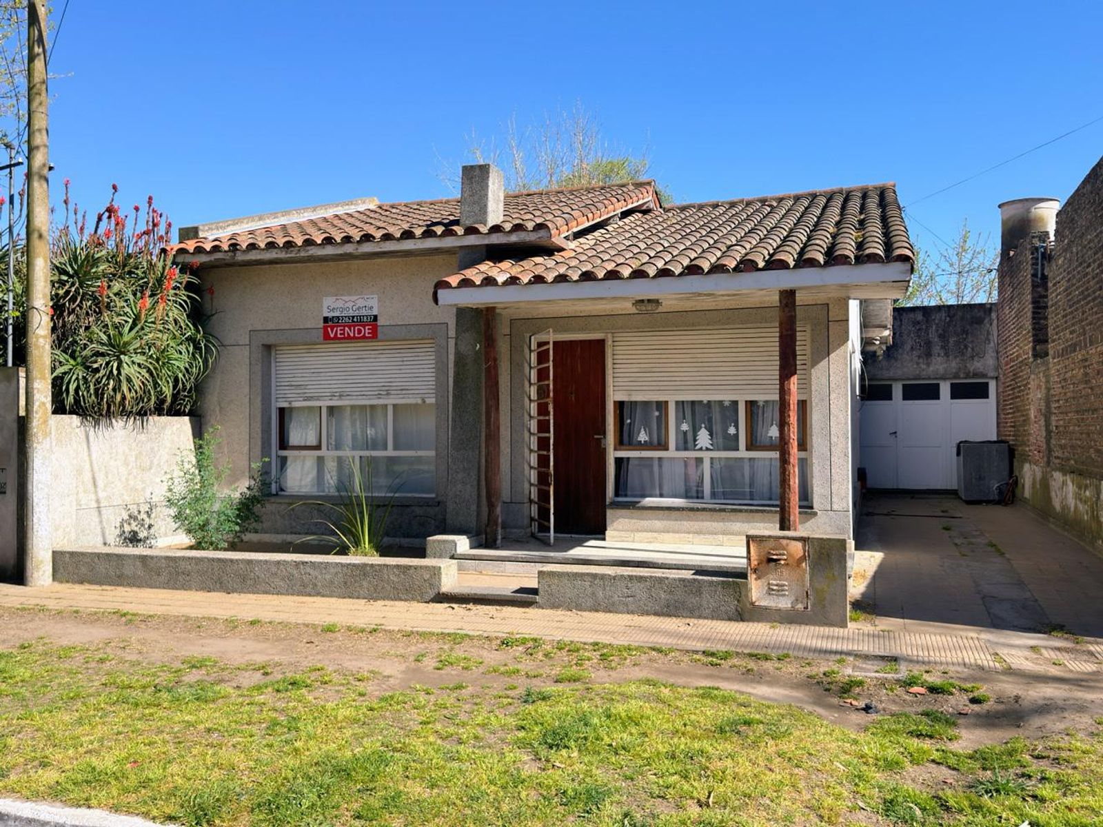 VENDO CASA EN QUEQUEN (CENTRO)