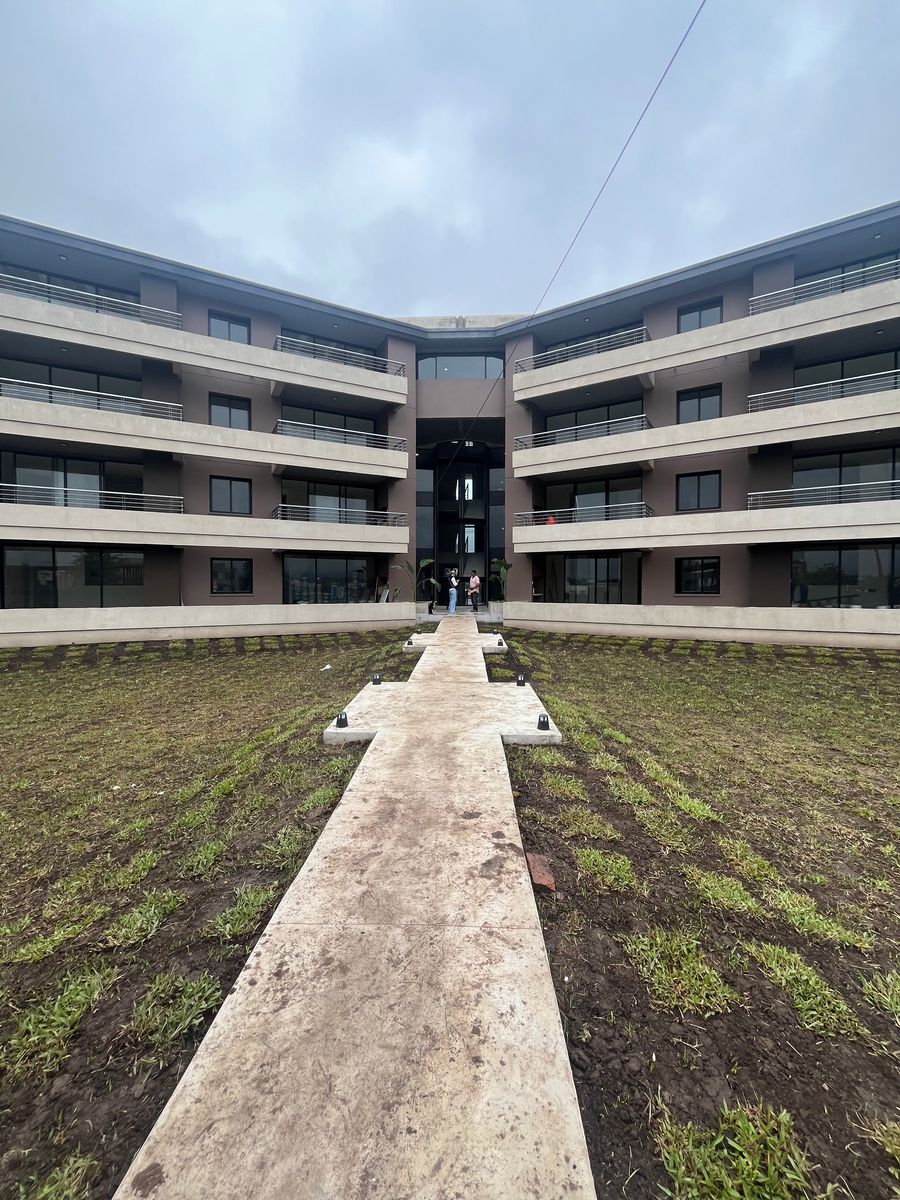 EN VENTA DEPARTAMENTO DOS DORMITORIOS CON BALCON EN L Y COCHERA