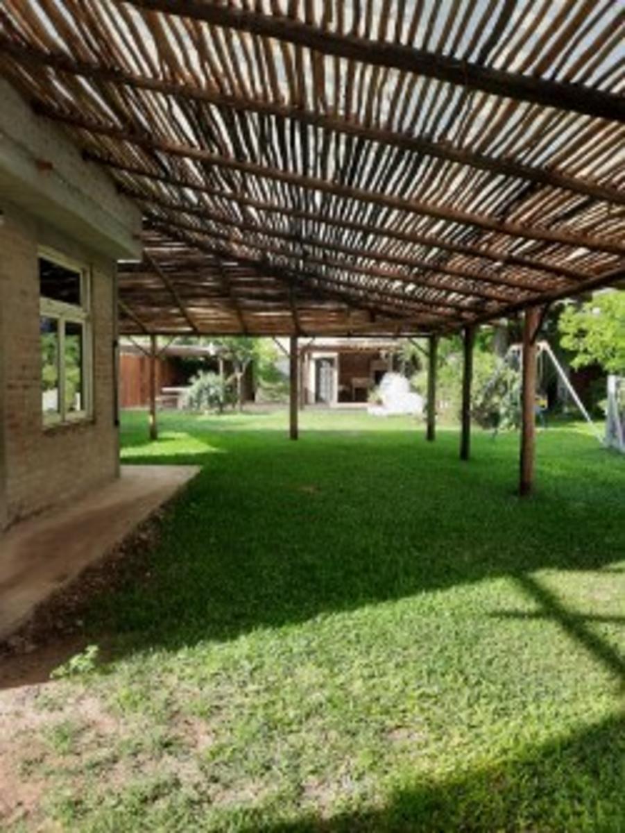 EXELENTE QUINTA EN PASO DEL REY MORENO, AMPLIA PARA PASAR EL DIA, TAMBIEN PARA EVENTOS, FIN DE SEMANA ETC