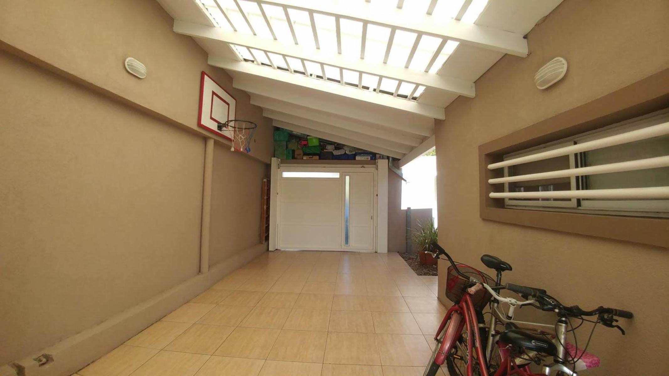 CASA EN VENTA – CALLE 62 E/145 Y 146 – LOS HORNOS