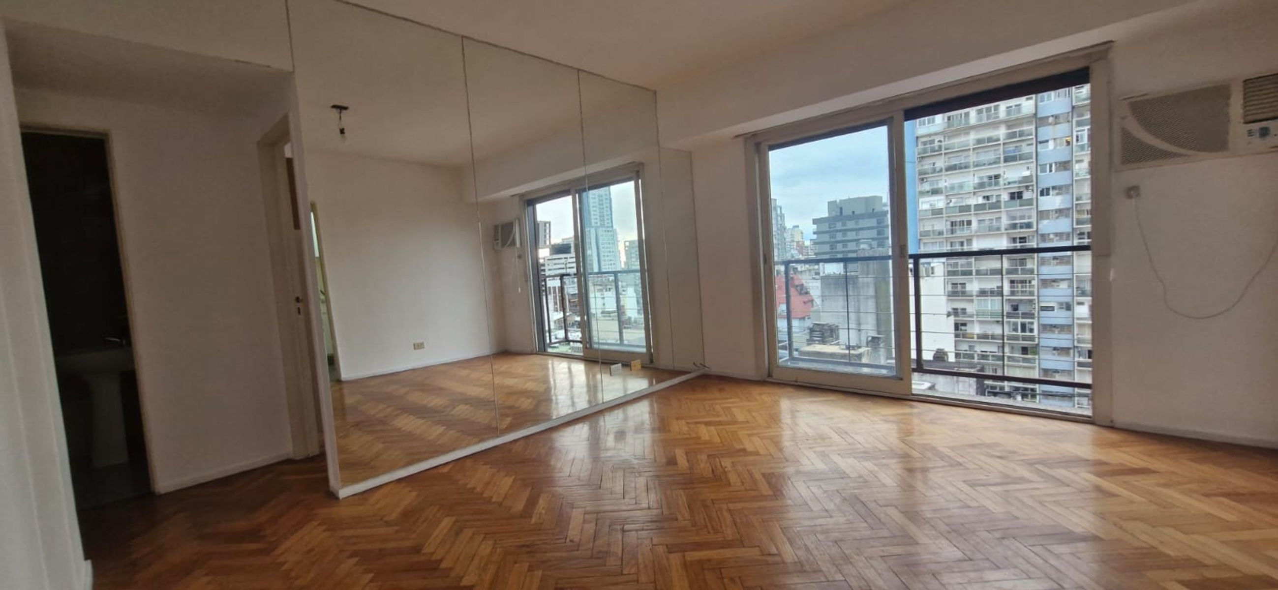 Luminoso departamento de 2 ambientes a una cuadra del subte