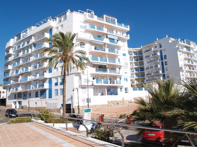 Magnifico apartamento en primera línea de playa, en el Puerto Deportivo de Estepona