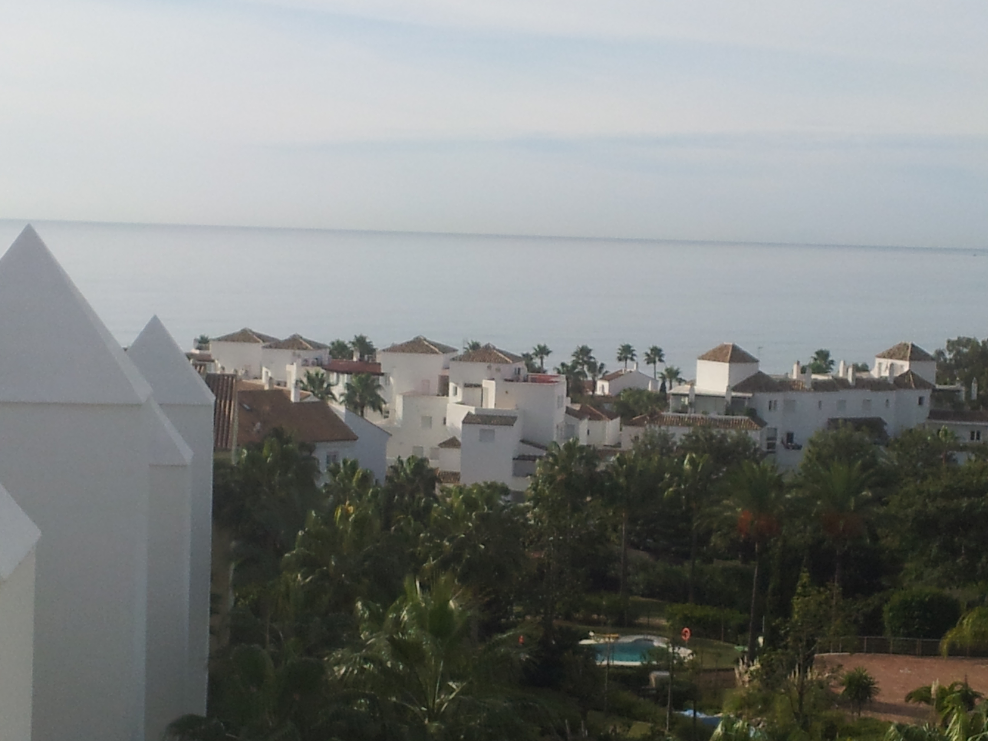 Oportunidad: Ático con impresionantes vistas al mar y la montaña en Bahía de Marbella