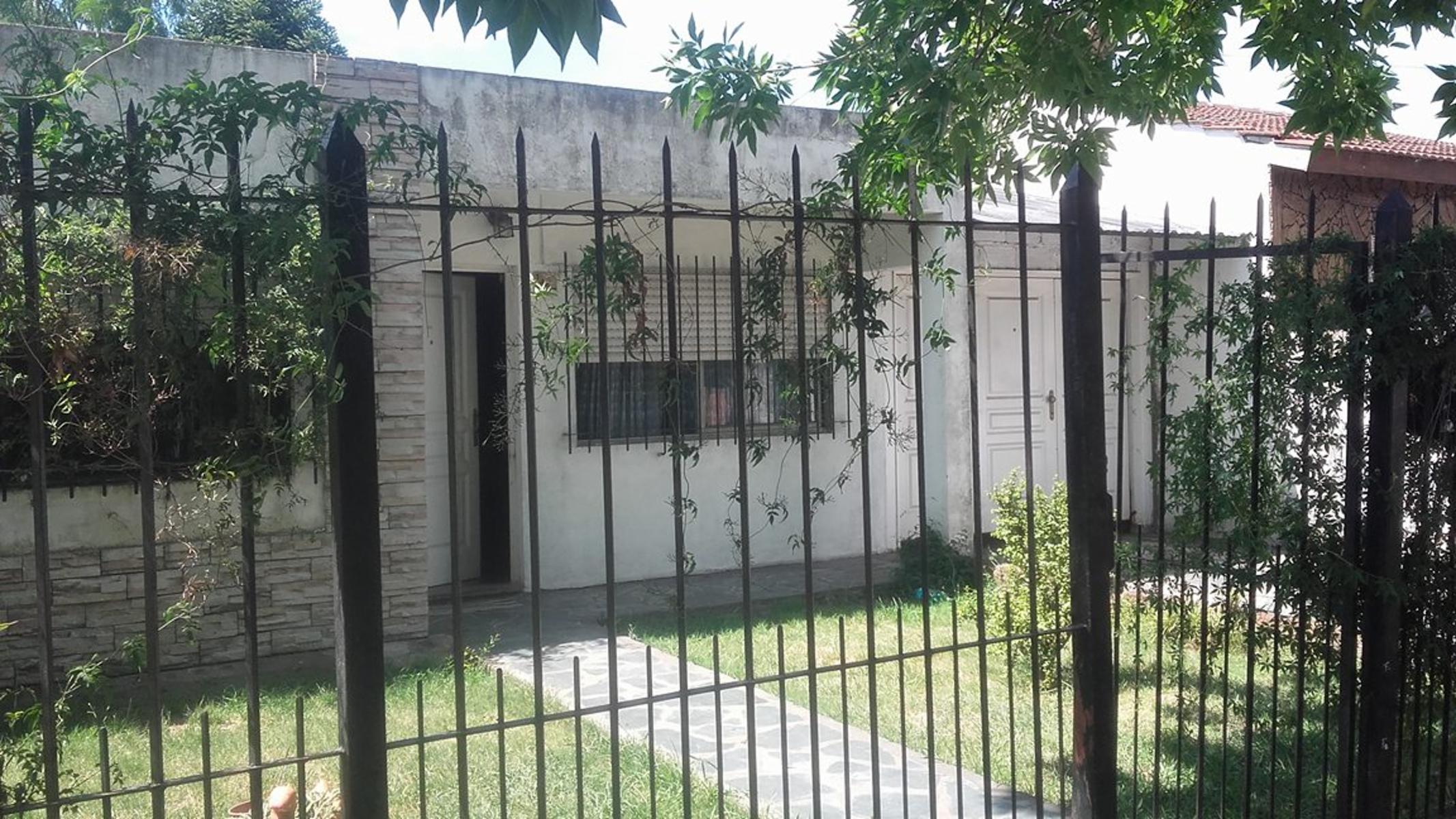 VENTA CASA 4 AMBIENTES MERLO NORTE