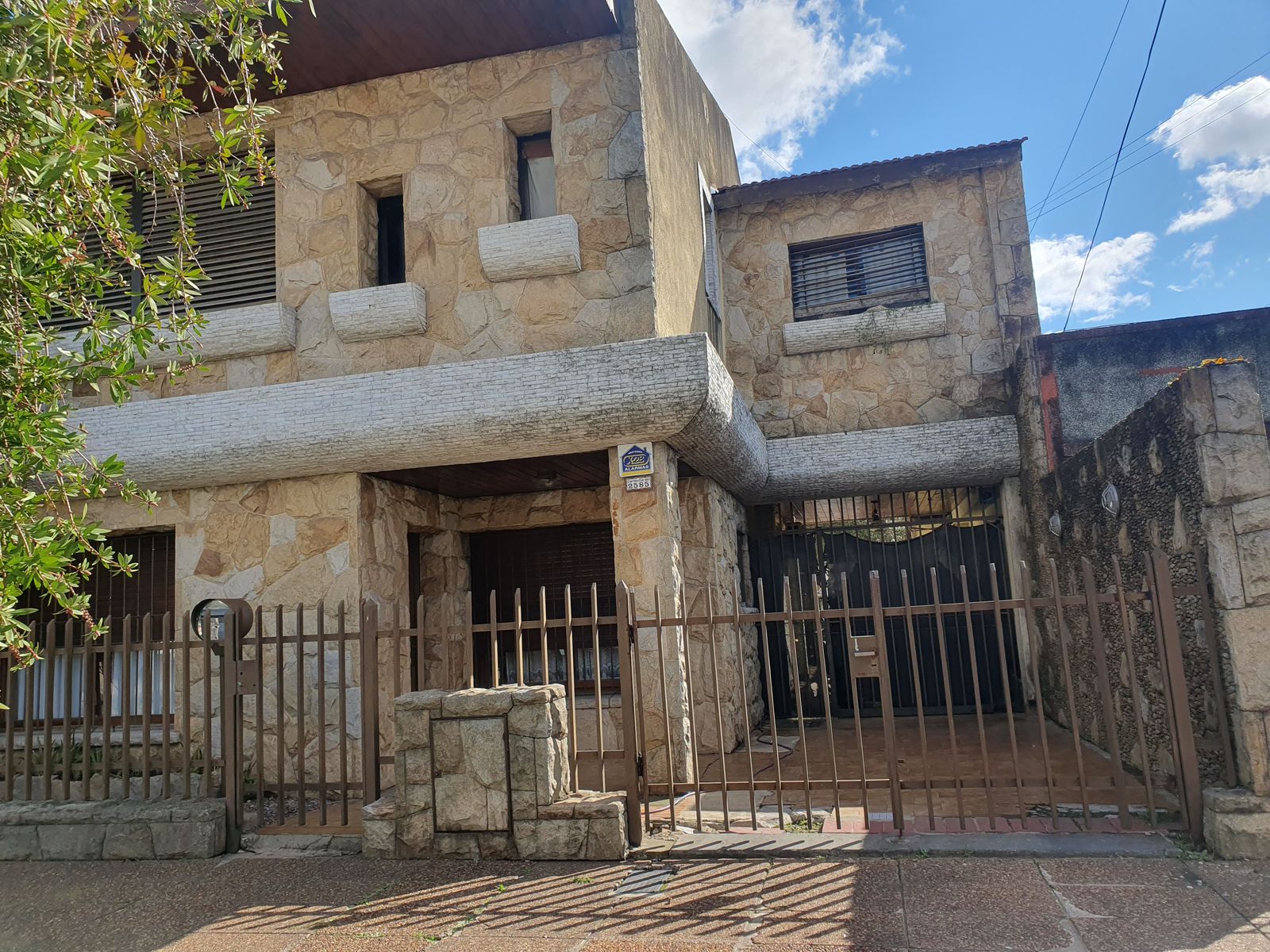 Casa al fte.3 amb c/ch y depto en P.A.