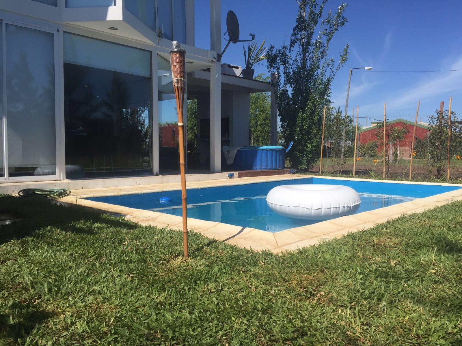 Importante casa de 3 dorm. Roldan
5 ambientes - 3 dormitorios - 3 baños - 2 cocheras
Av. de las Libertades , z/Tierra de Sueños 2, Roldán
250 m2, 165 m2 cubiertos, Año de Construcción: 2015