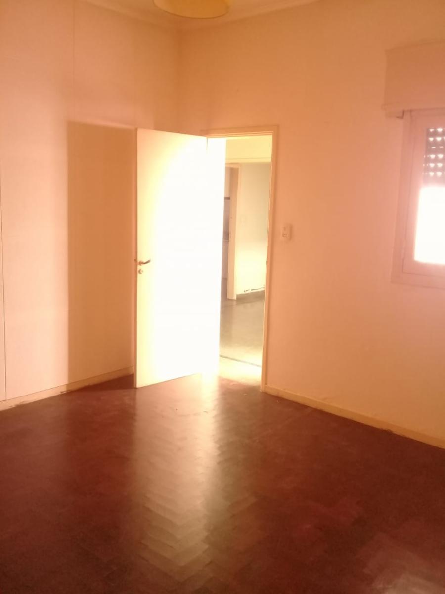 Se Alquila Amplio PH de 3 Ambientes en Contrafrente, Zona Florida Oeste