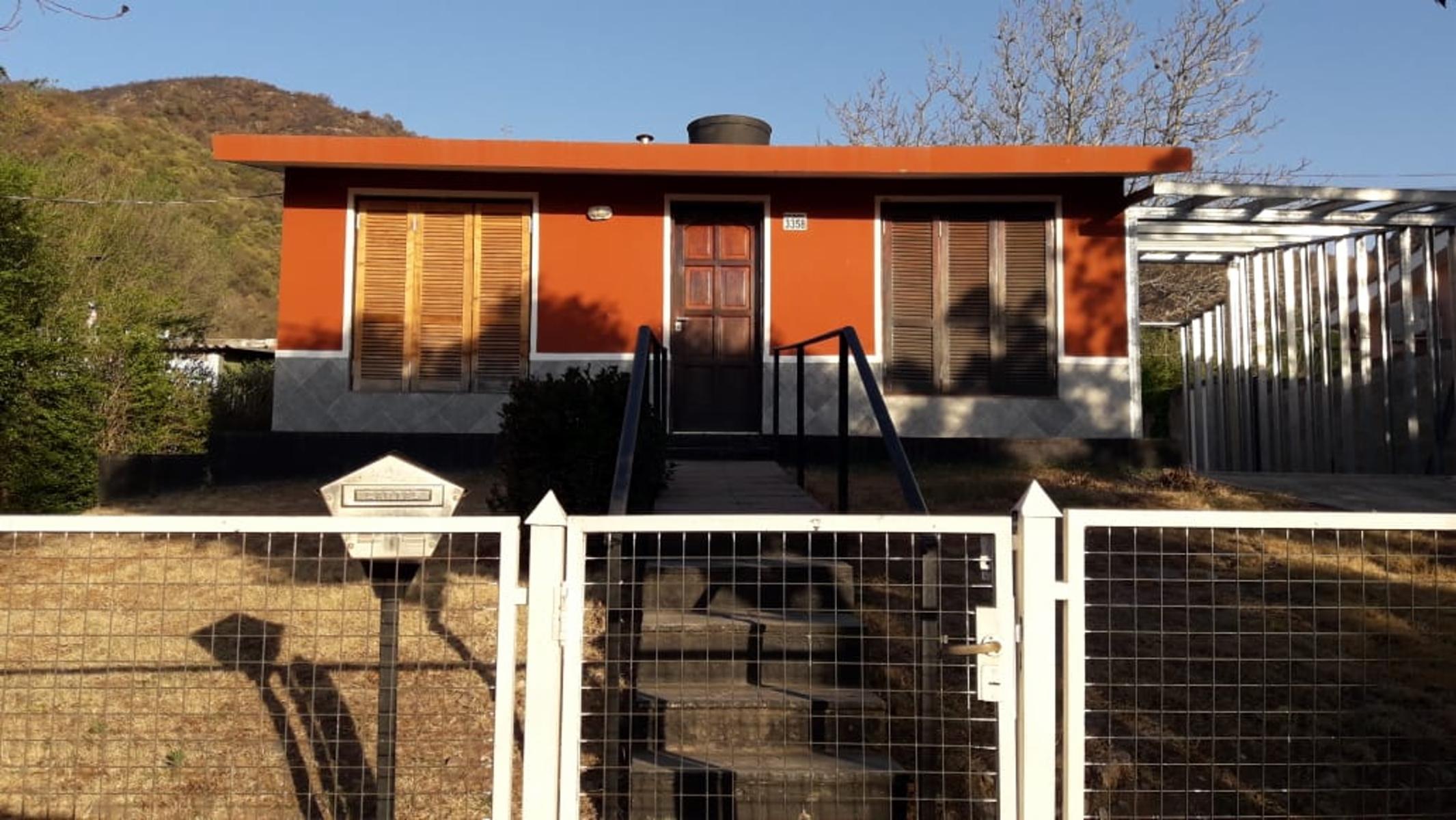 CASA EN BARRIO SOL Y RIO. DOS DORMITORIOS. PATIO. ASADOR. QUINCHO