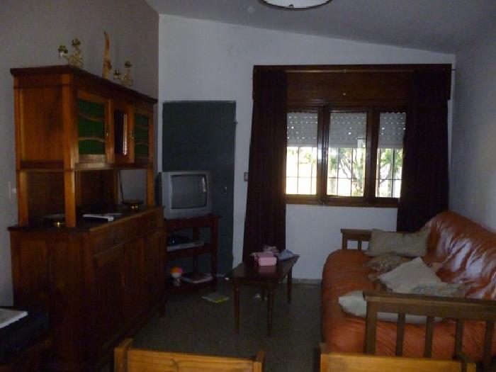 CHALET CON PARQUE, QUINCHO CON ASADOR, A METROS DEL RIOPARA 8-10 PERSONAS