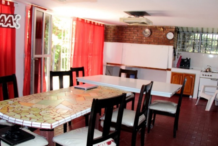 CHALET CON GRAN PARQUE - PISCINA EXCLUSIVA - QUINCHO - VISTA AL RIO - PARA 10 PERSONAS