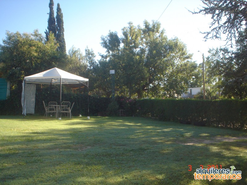 CASITA CON GRAN PARQUE - PISCINA - QUINCHO - EQUIPAMIENTO FULL - PARA 6 PERSONAS