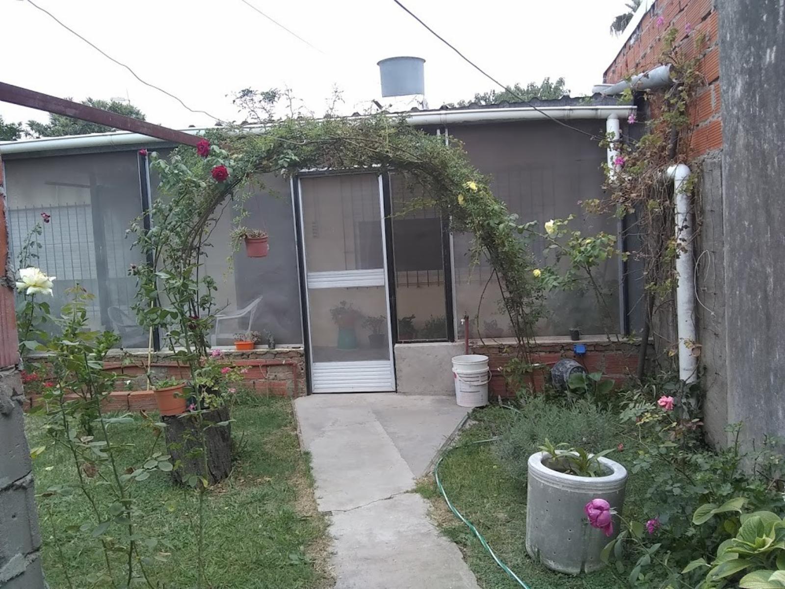 CASA EN VENTA CON GARAGE EN $