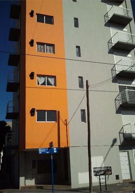 SEMIPISO 2 AMBIENTES AL FRENTE CON BALCON