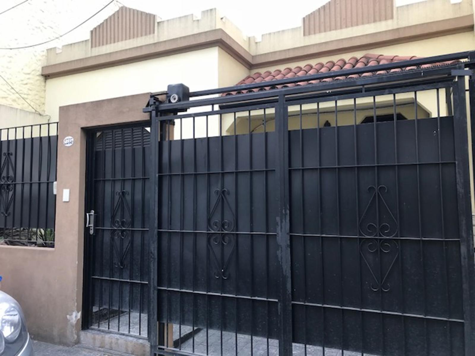 Hermosa Propiedad!! 3 Ambientes Patio Y Cochera