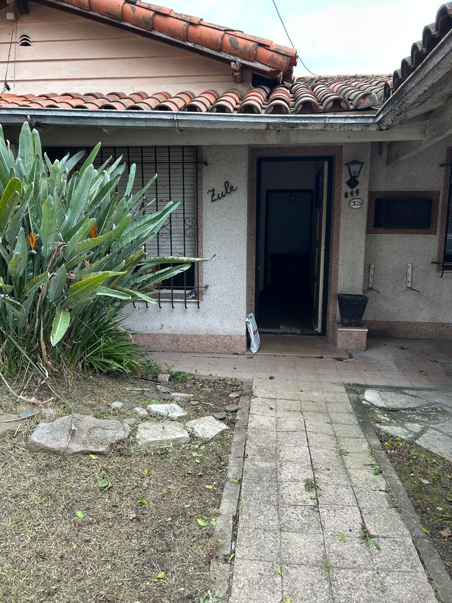 VENTA DE CHALET S/LOTE DE 7 X 22 MTS PARA REFACCIONAR.EXCELENTE UBICACION