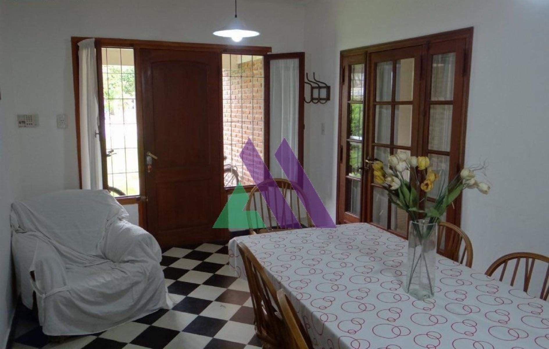 Chalet zona céntrica con garaje y gran parque.