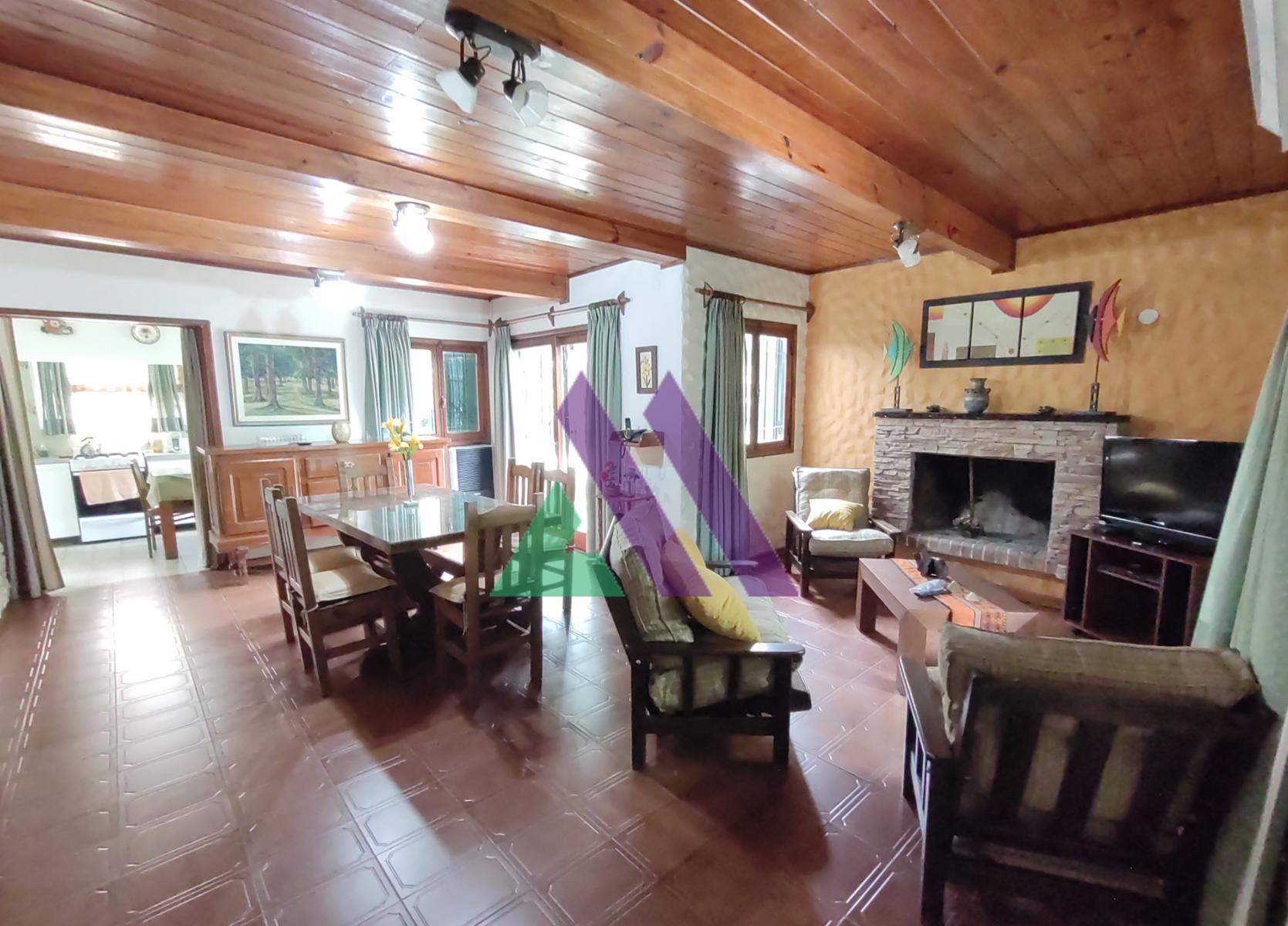 Casa 3 ambientes con pileta y gran parque